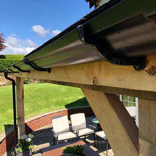 Alumasc 125mm (5") Victorian Ogee Cast Aluminium Gutter 1.83m length - Textured Traffic White RAL 9016 - Trade Warehouse