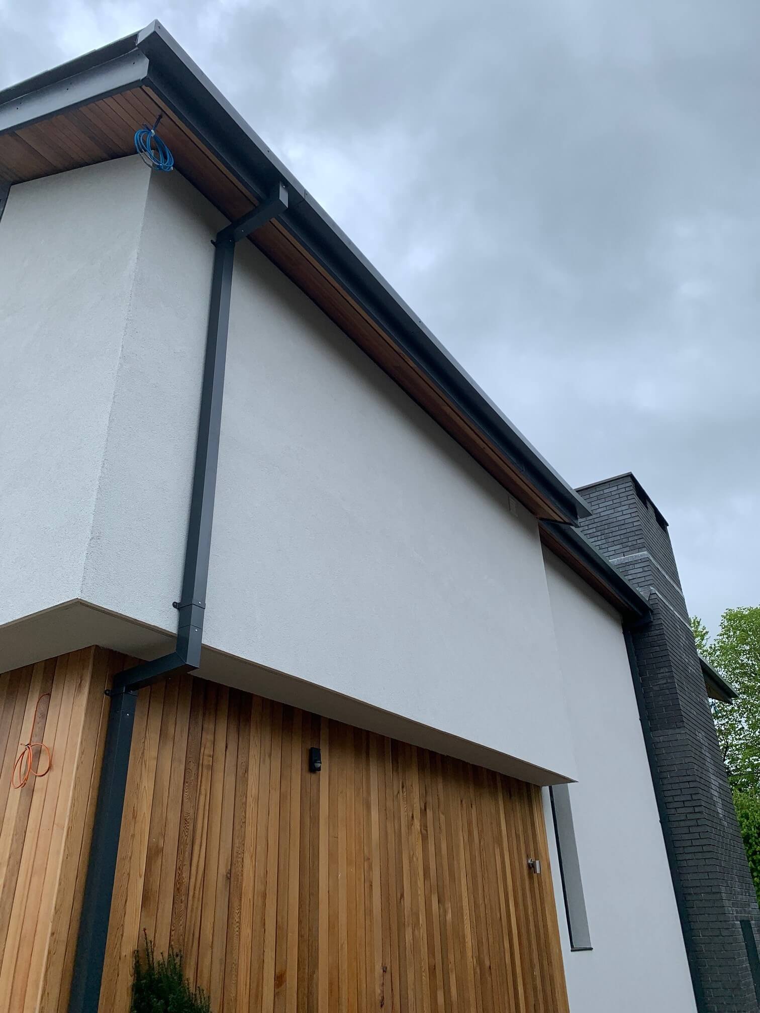 125x100mm Aluminium Box Gutter 100mm Running Outlet - RAL 7016M Anthracite Grey