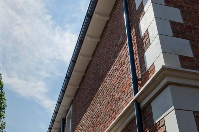 Alumasc 125mm (5") Half Round Cast Aluminium Gutter 1.83m length - Textured Black