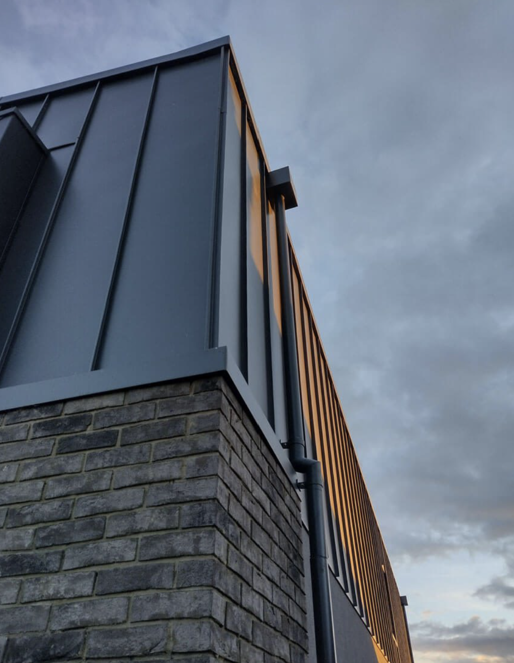 76mm (3") Swaged Aluminium Downpipe 3m long - RAL 7016M Anthracite Grey