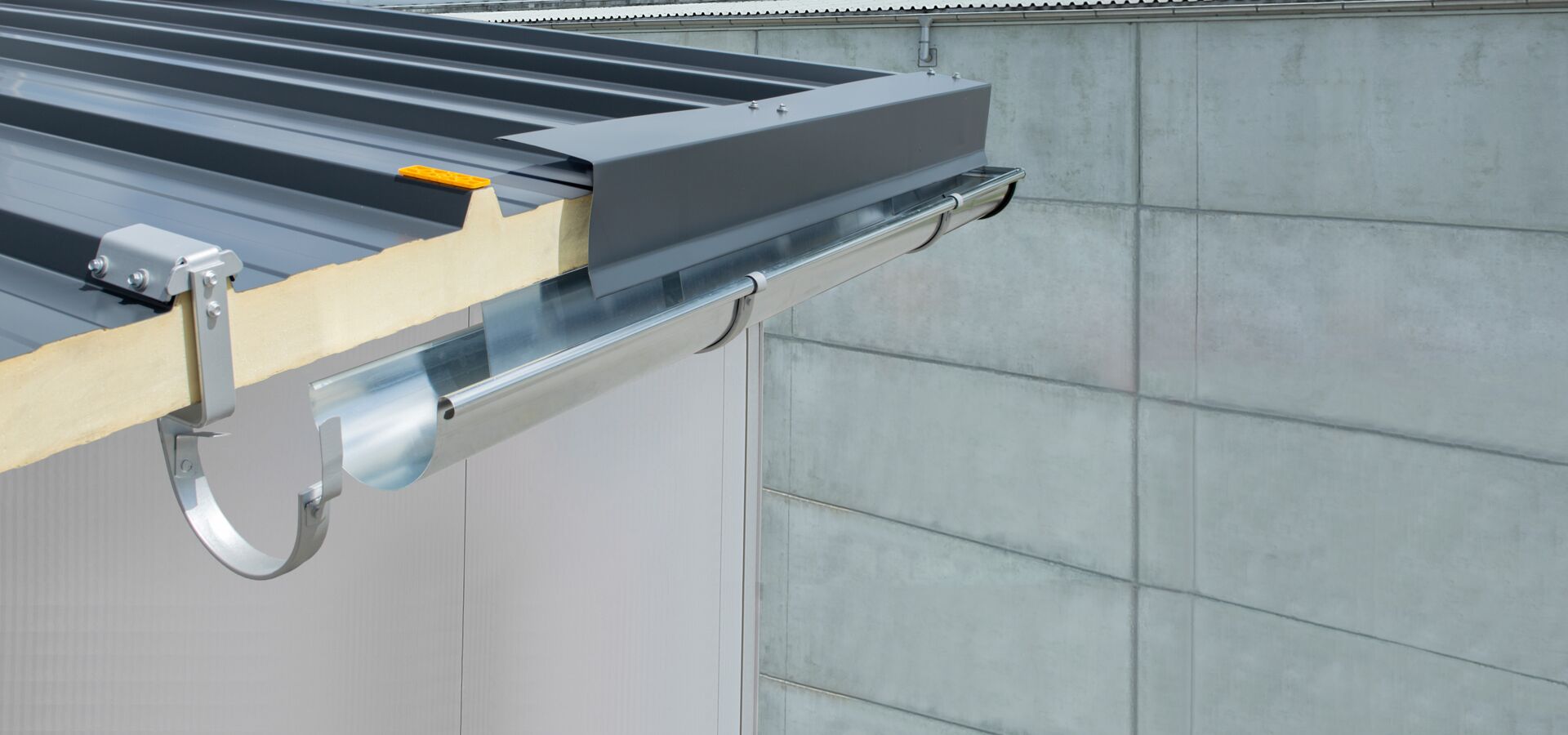 125mm Half Round Galvanised Steel Top Fix Rafter Bracket (Bend On Site)