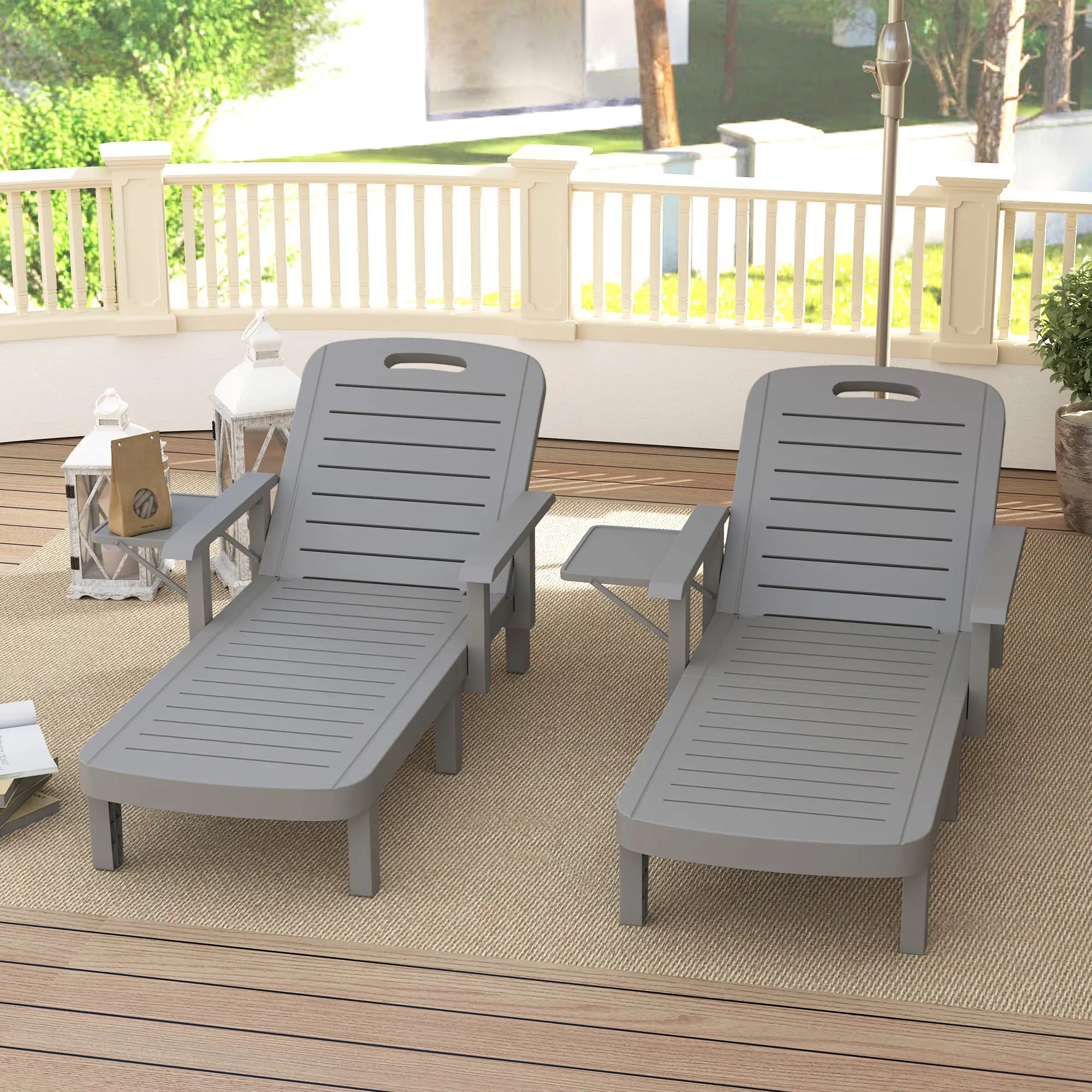 Set of 2 Resin Reclining Sun Loungers for Garden - 5 Positions - Outdoor Chaise Lounge Chairs with Wood Texture Surface, Armrests & Foldable Side Table