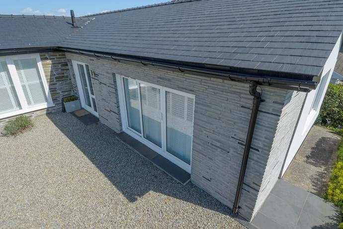 Alumasc 125mm (5") Half Round Cast Aluminium Gutter 1.83m length - Textured Black