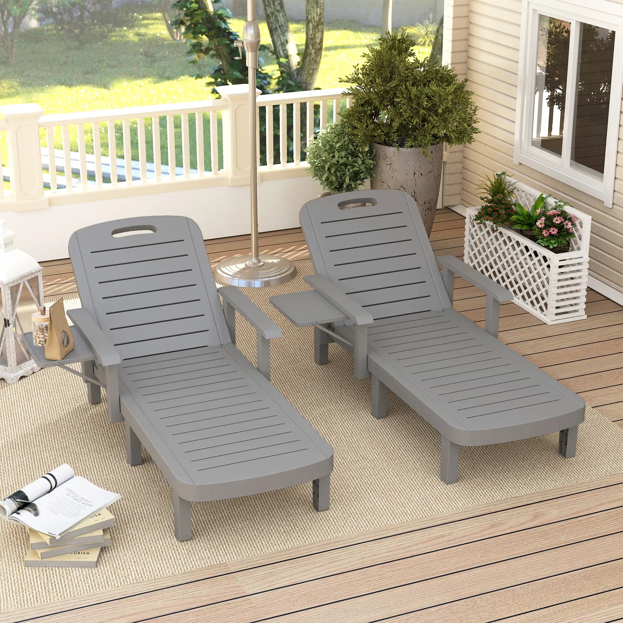 Set of 2 Resin Reclining Sun Loungers for Garden - 5 Positions - Outdoor Chaise Lounge Chairs with Wood Texture Surface, Armrests & Foldable Side Table