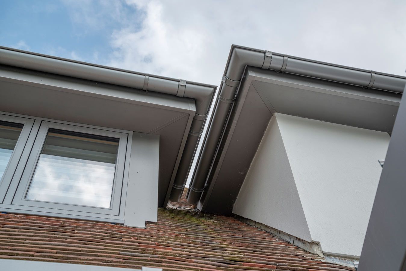 100mm Anthracite Grey Galvanised Steel Downpipe 70 Degree Branch - Trade Warehouse