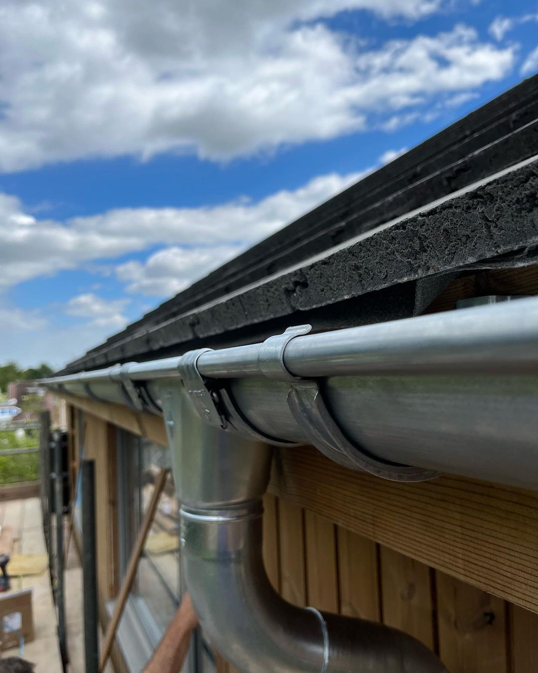 115mm Half Round Galvanised Steel 'Short-back' Fascia Bracket - Trade Warehouse