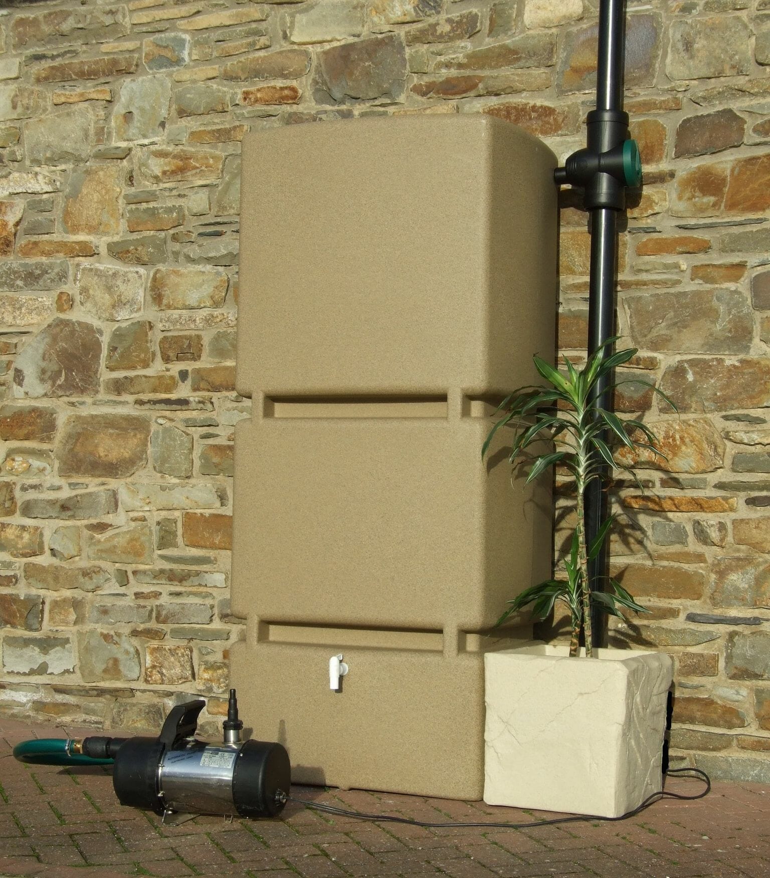800L Rain Tank System - Sandstone - Trade Warehouse