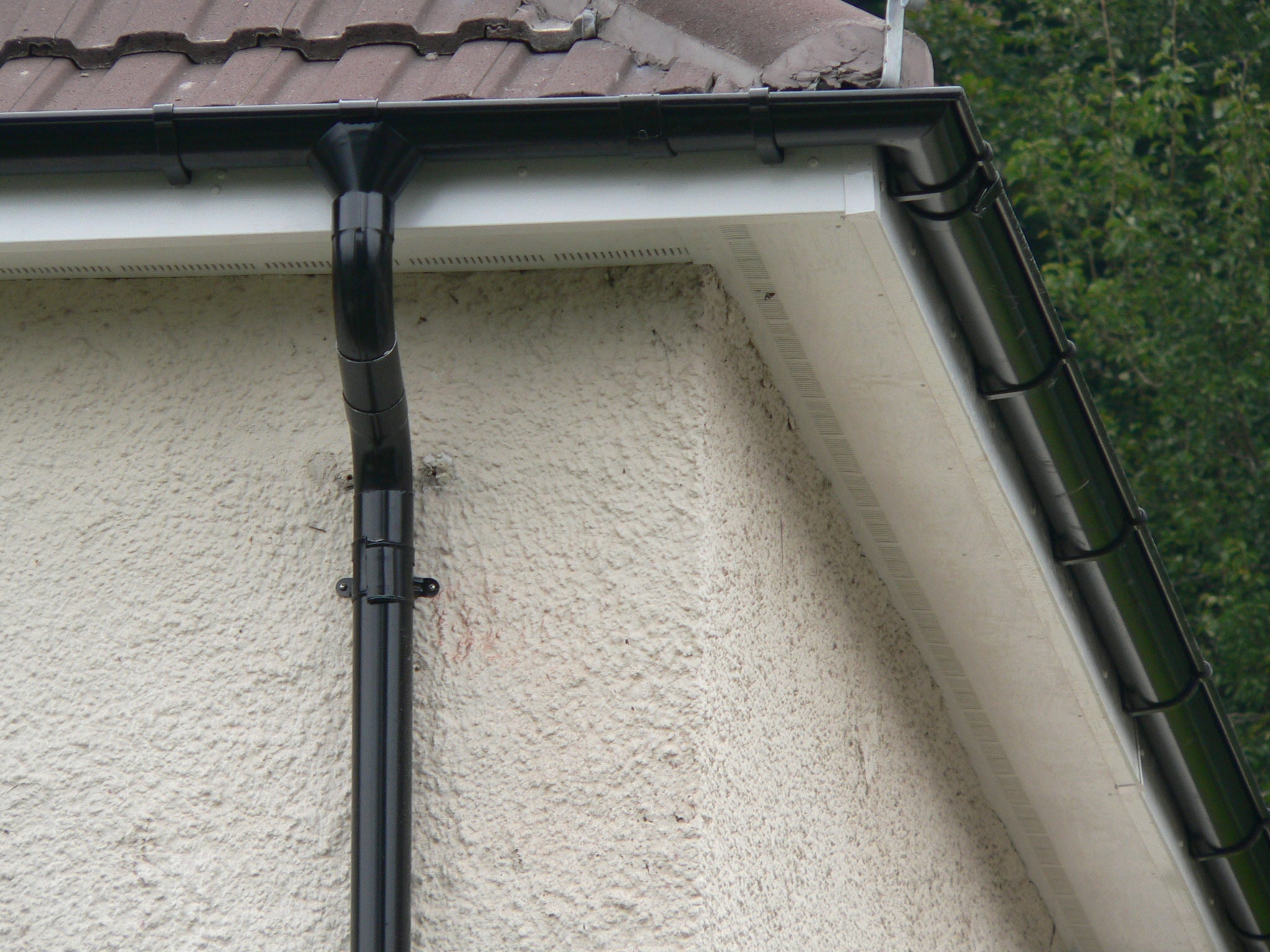 Lindab Half Round Gutter 3m - Trade Warehouse