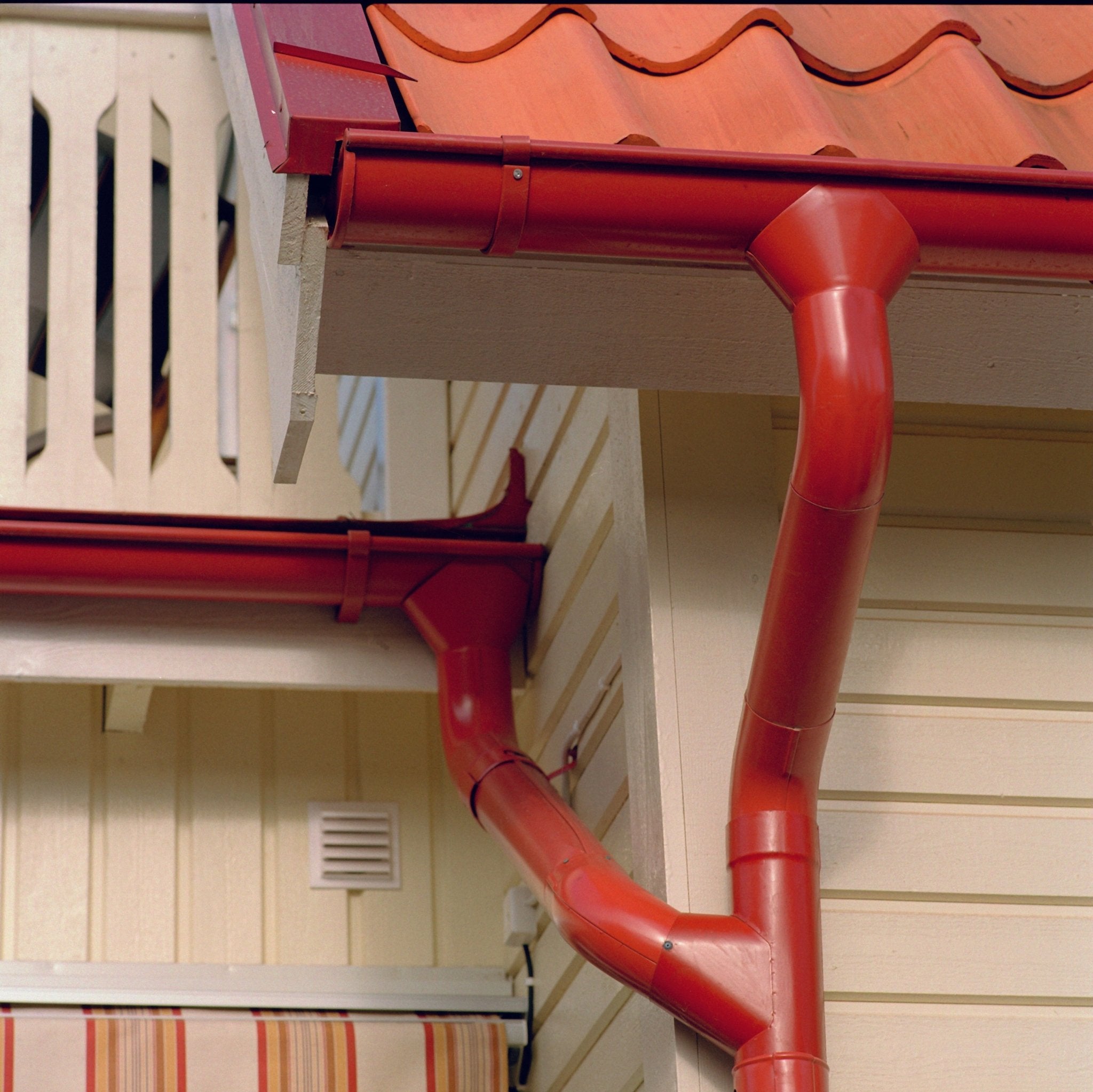 Lindab Half Round Gutter 3m - Trade Warehouse