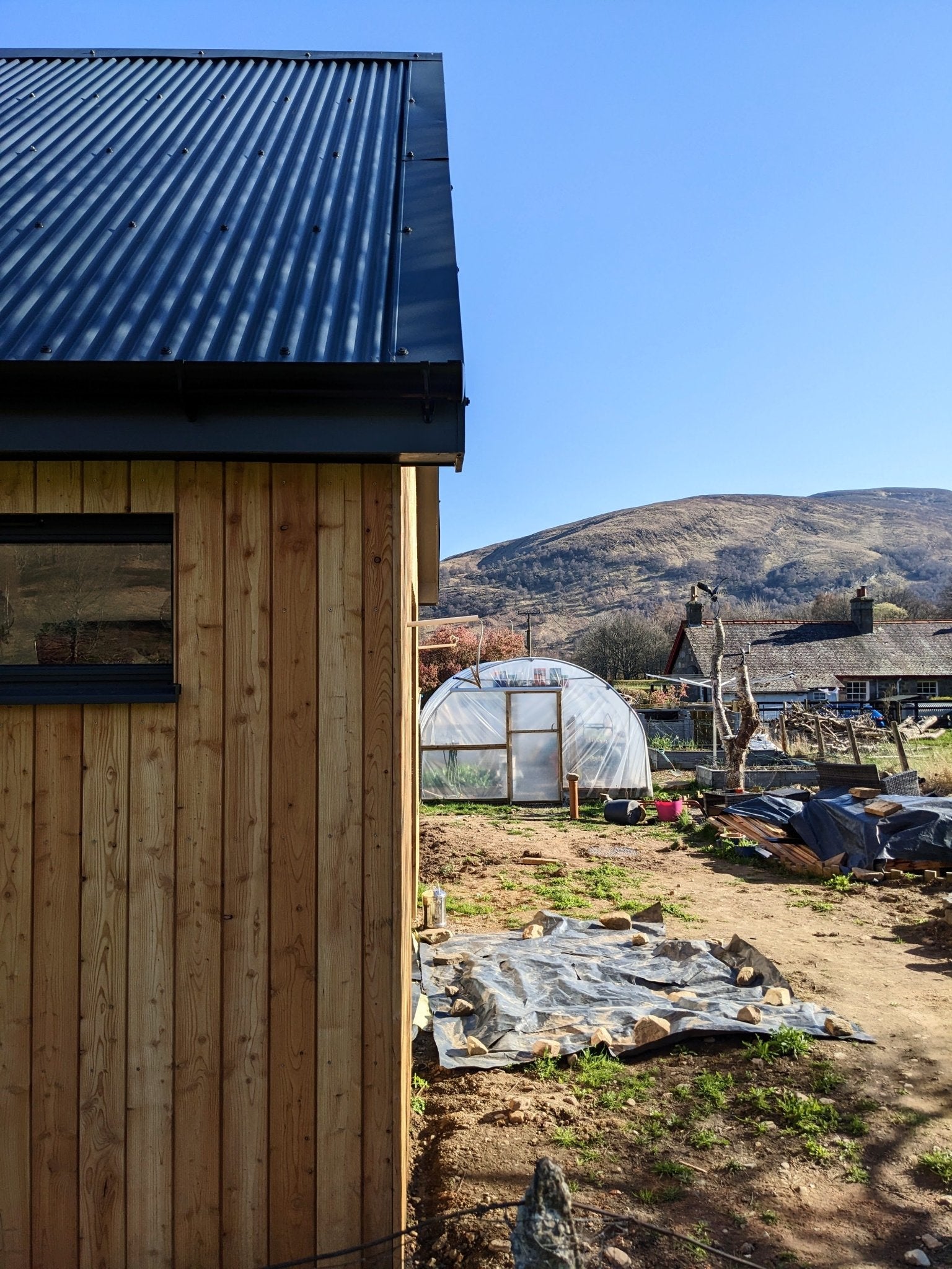 Metal PVC Plastiol Coated Anthracite Barge Flashing 200mm x 200mm x 3000mm - Trade Warehouse