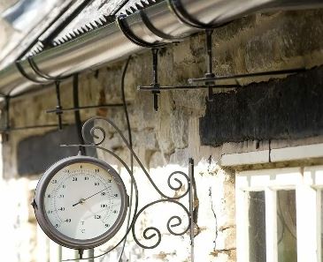 Aluminium Guttering WIth CLock in frame