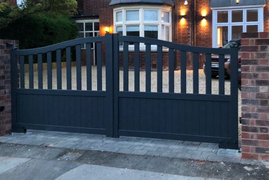 Curved Top Aluminium Driveway Gates With Mixed Infill