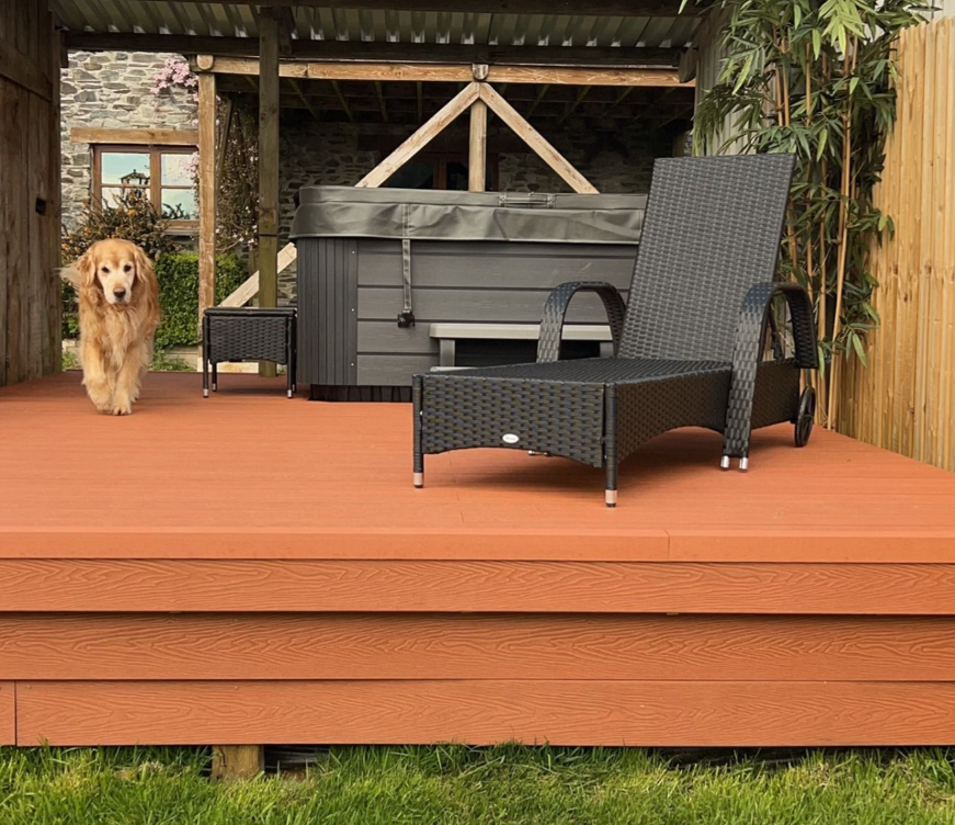 4m Woodgrain Effect Reversible Composite Decking Board
