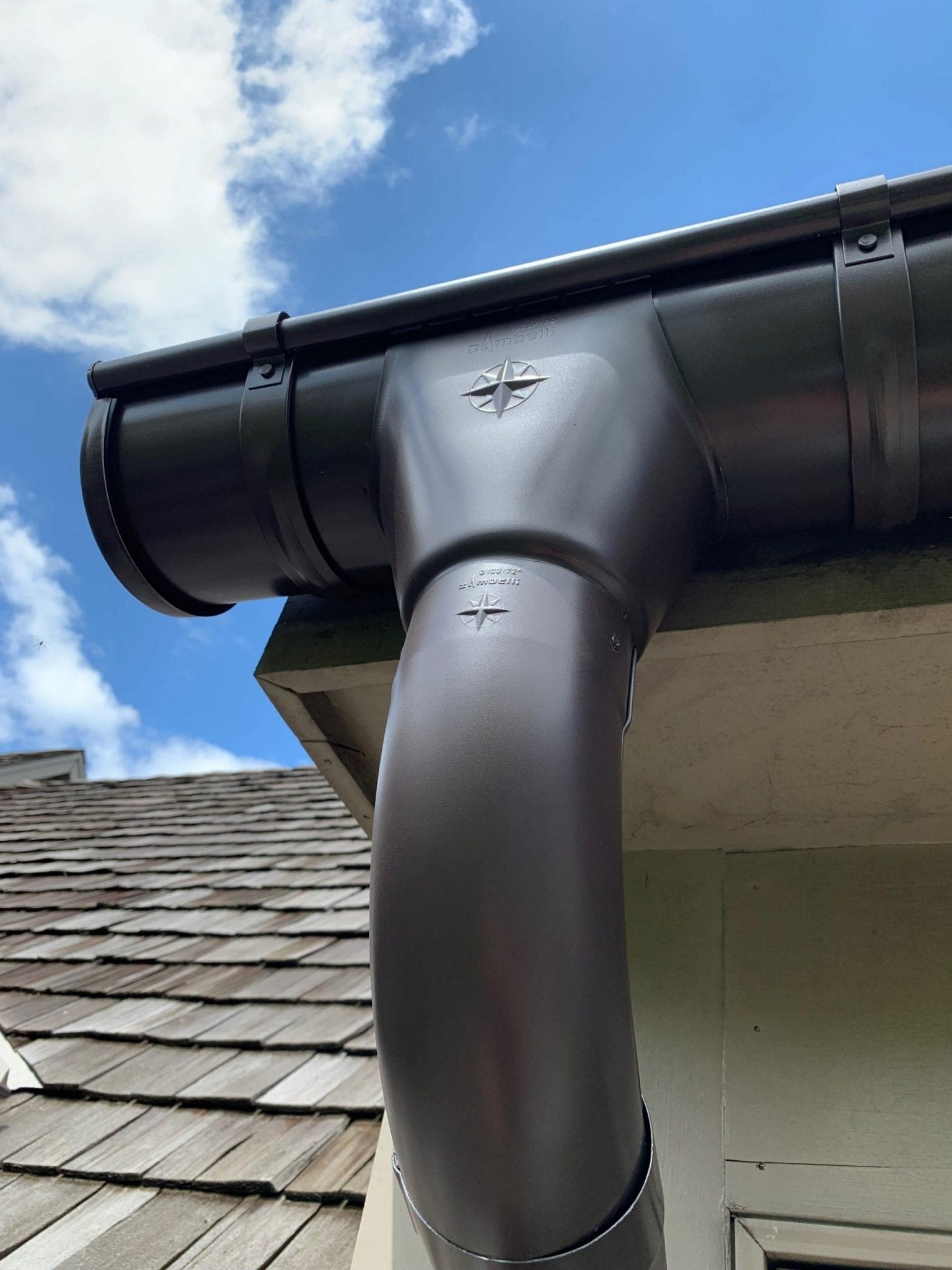 80mm Anthracite Grey Galvanised Steel Downpipe 60mm Projection Fixed Offset - Trade Warehouse